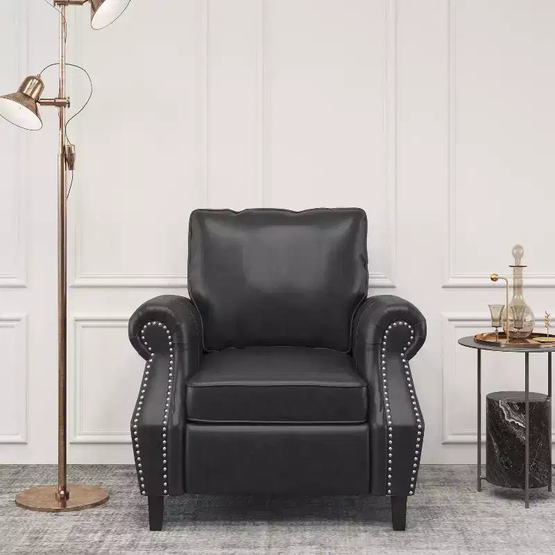 Poltrona Club in similpelle Dowd 36.50 con finiture borchiate